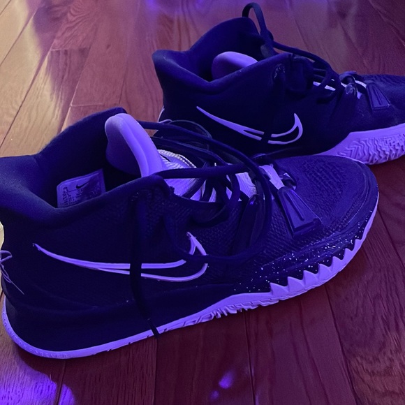 kyrie 7 navy blue